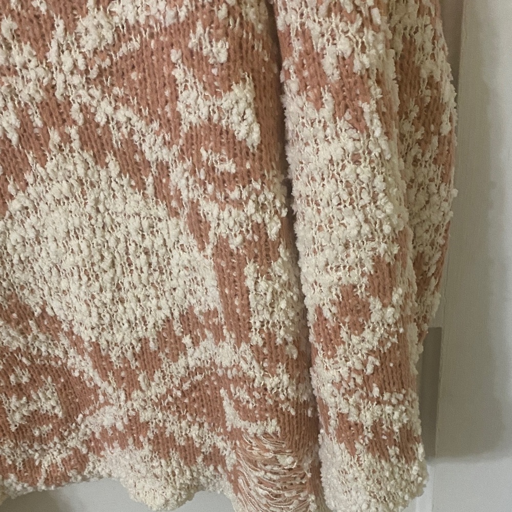 POL V-Neck Sweater - Cream and Peach Oversized will fit up to a large. - Picture 8 of 12